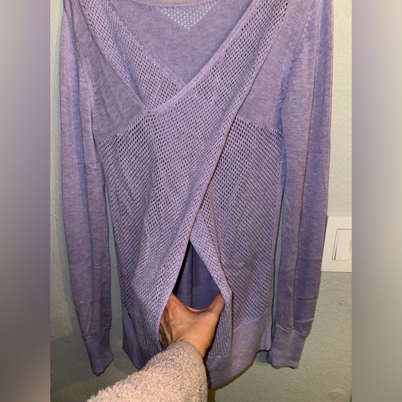 Lulu lemon top - Picture 5 of 7